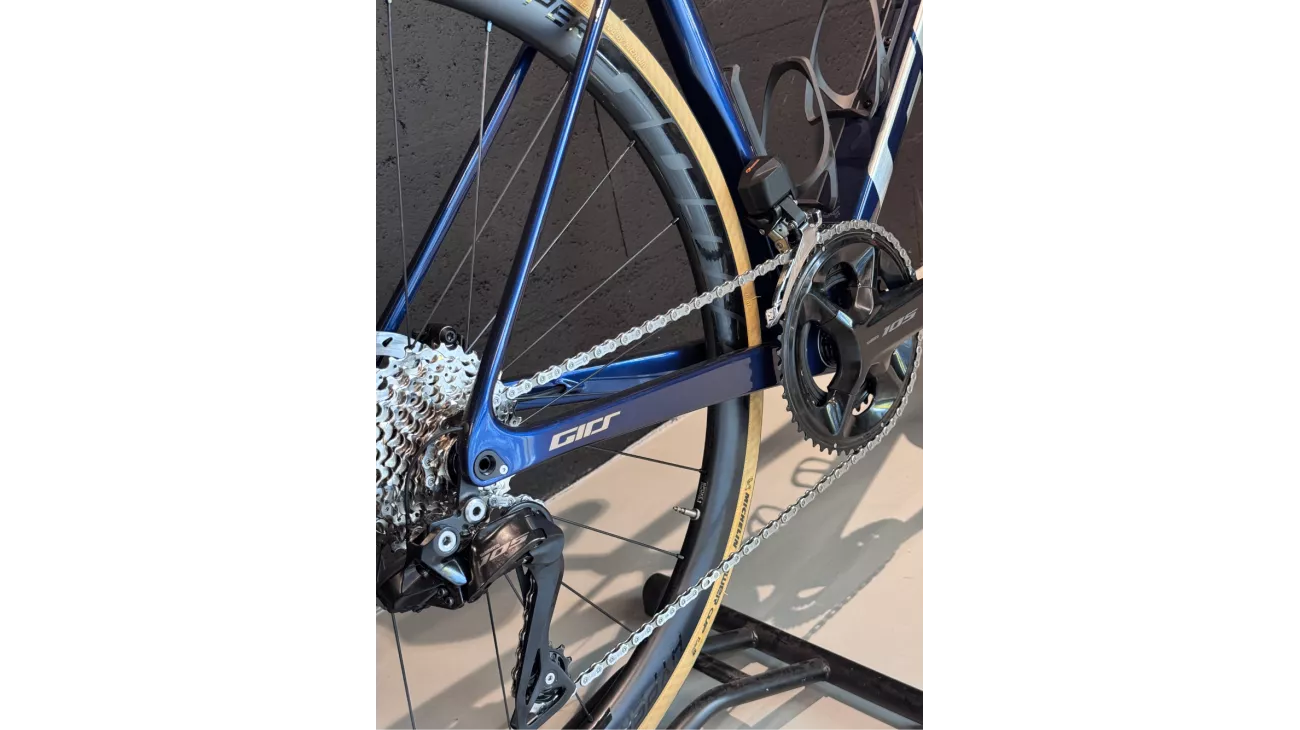 Girs KOM Shimano 105 Di2 - Montage à la carte | Les Équipiers